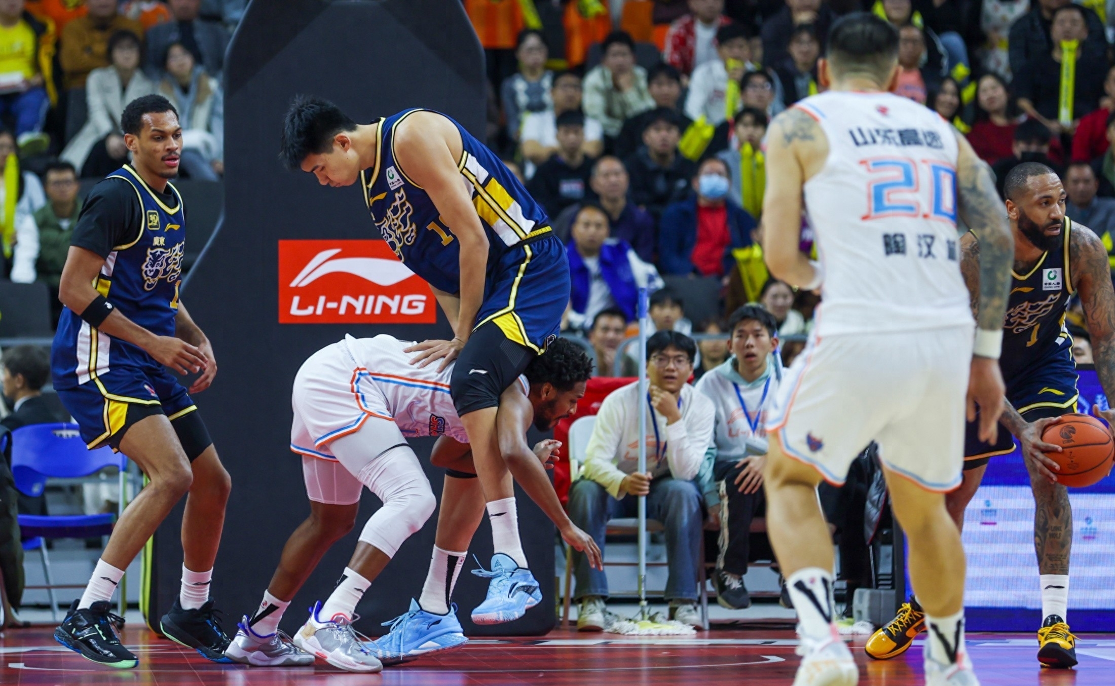 爱游戏网页版-今晚全明星赛焦点战；皇家社会止住颓势；底气十足；数据趋势出现新变化(王天一最精彩比赛视频)