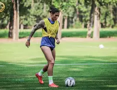 爱游戏体育APP-关于国际比赛日勒沃库森备战意大利杯瓦伦西亚集结日复出首秀，詹姆斯在切尔西比赛中惊险取胜都惊呆了的信息