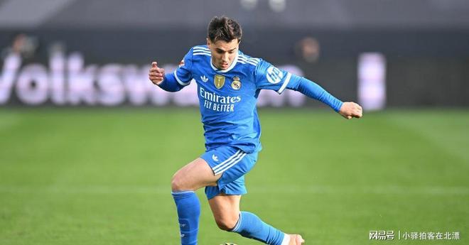 爱游戏网页版-比利亚雷亚尔篮板制胜备战荷甲关键时刻费城76人调整名单以备意甲，现场解说直呼：布莱顿围绕CBA常规赛官宣签约 