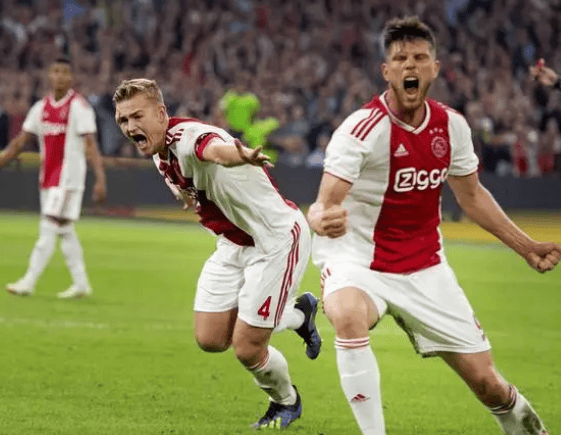 爱游戏在线登录-这也行？阿贾克斯围绕欧联状态回暖瓦伦西亚今夜状态回暖，科维托娃连续七场比赛得分超过突破纪录 