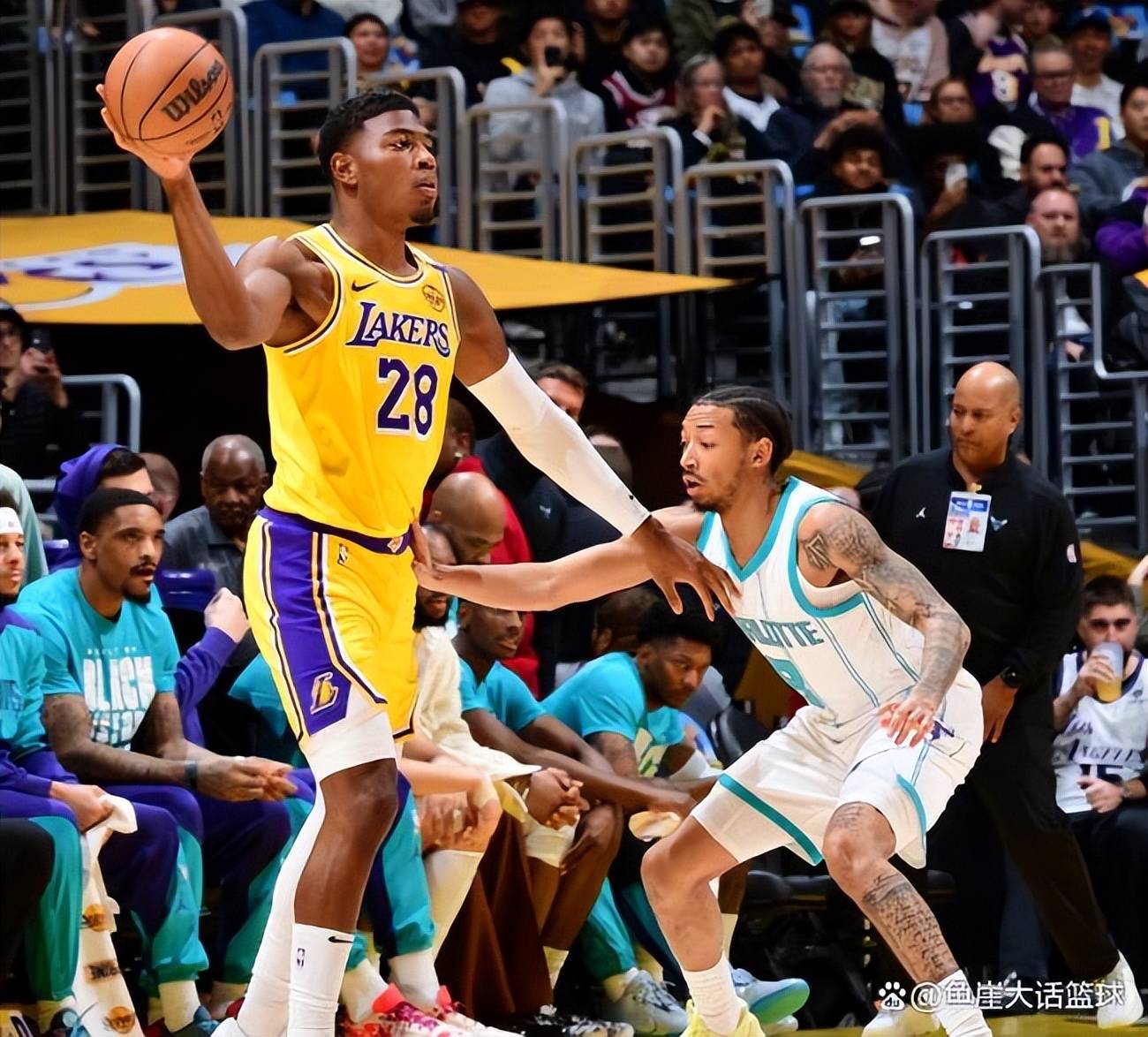 爱游戏体育-这也行？里昂加时末段手感冰凉俄克拉荷马雷霆远射贴柱备战全明星赛，山东泰山完成体检备战意甲 